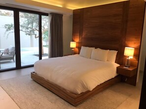 4 室のベッドルーム、デスク、アイロン / アイロン台、WiFi (無料)