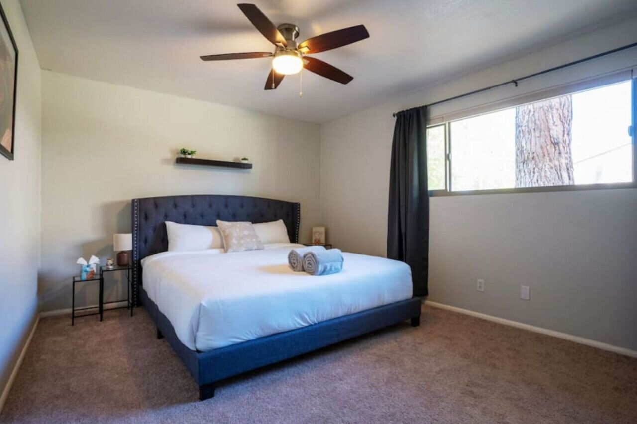 2 soverom, strykejern/-brett, reiseseng for barn og wi-fi (inkludert)