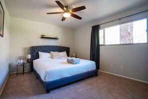 2 soverom, strykejern/-brett, reiseseng for barn og wi-fi (inkludert)