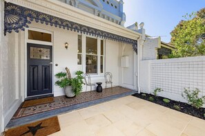 Exterior detail - Stunning South Yarra home (South Yarra)
