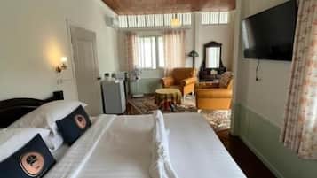 Deluxe Double Room, 1 Double Bed, Balcony | 1 bedroom, iron/ironing board, free WiFi