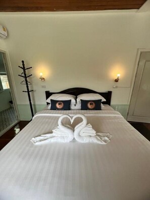 Chambre Double Deluxe, 1 lit double, balcon | Fer et planche à repasser, Wi-Fi gratuit