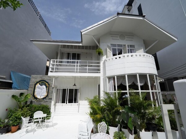 Rq Theva Heritique Baan Praya Dinsor Road - Bangkok