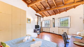 Appartamento familiare, 1 camera da letto, terrazzo, lato montagna (La Stalletta Relax - Sea Views,) | 1 camera