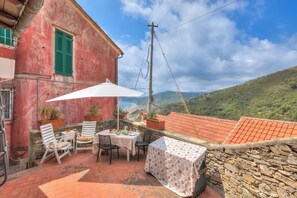 Outdoor dining - La Stalletta Relax - With Private Parking (Alassio)