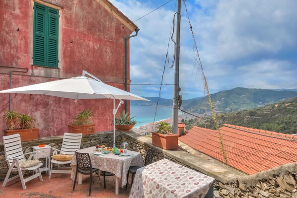 Family Apartment, Multiple Bedrooms, Mountainside (La Stalletta Relax -  private park) | Outdoor dining - La Stalletta Relax - With Private Parking (Alassio)