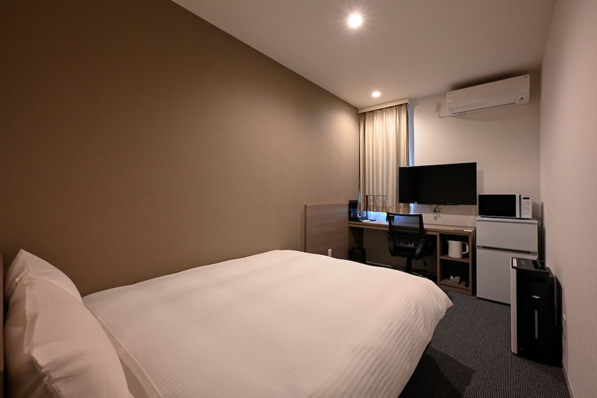 Habitación doble estándar, para no fumadores (check-in is not available after 11PM) | Wifi gratis y ropa de cama