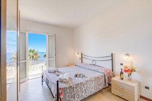 Family Apartment, 3 Bedrooms, 2 Bathrooms (Palms Villa - Sea View Terrace and) | 2 bedrooms, WiFi - Palms Villa - Sea View Terrace and Parking (Sanremo)