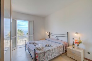 Familienapartment, Mehrere Schlafzimmer, 2 Bäder (Palms Villa - Sea View)