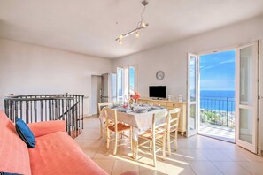 Family Apartment, 3 Bedrooms, 2 Bathrooms (Palms Villa - Sea View Terrace and) | Living area | Flat-screen TV - Palms Villa - Sea View Terrace and Parking (Sanremo)