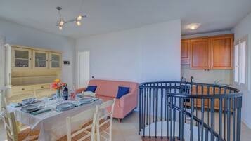 Family Apartment, Multiple Bedrooms, 2 Bathrooms (Palms Villa - Sea View) | Dining