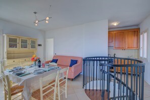 Family Apartment, Multiple Bedrooms, 2 Bathrooms (Palms Villa - Sea View) | Dining - Palms Villa - Sea View (Sanremo)
