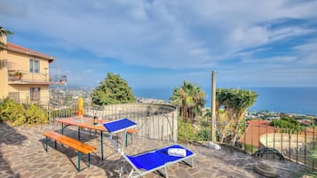 Family Apartment, Multiple Bedrooms, 2 Bathrooms (Palms Villa - Sea View) | Outdoor dining
