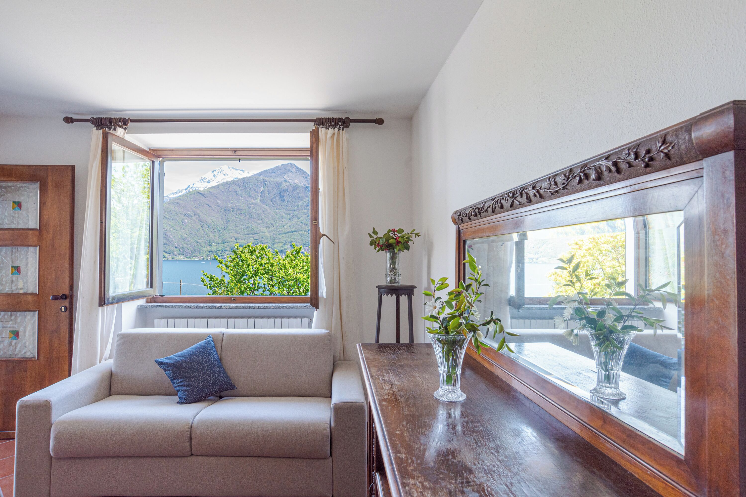 Familienapartment, 1 Schlafzimmer (Casa Achille Pianello) | Wohnzimmer | Fernseher, Kamin