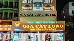 Gia Cat Long Hotel with a restaurant named Nha Hang. - Gia Cat Long Hotel (Hai Phong)