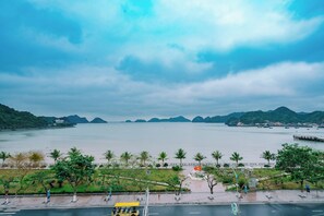 Habitación Deluxe con 1 cama matrimonial o 2 individuales | Vista a la playa o el mar