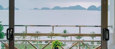 Habitación Deluxe con 1 cama matrimonial o 2 individuales | Ropa de cama hipoalergénica, minibar y escritorio