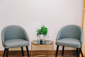 Habitación triple Confort | Ropa de cama hipoalergénica, minibar, escritorio