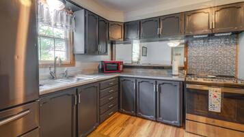 KylskÄp, mikrovÄgsugn, spishÀll och diskmaskin