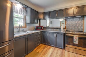 Fridge, microwave, stovetop, dishwasher
