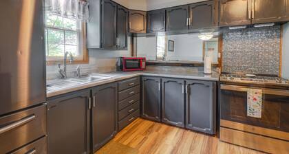 Charming Kaw Lake Country Home w/ Game Room!