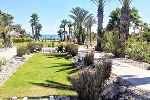 Property grounds - Luxury 2-Bedroom Condo with Stunning Ocean Views at Bella Sirena (Puerto Peñasco)