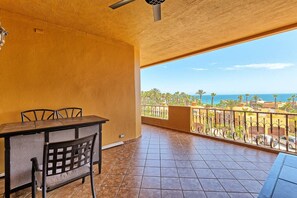 Outdoor dining - Luxury 2-Bedroom Condo with Stunning Ocean Views at Bella Sirena (Puerto Peñasco)
