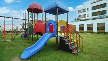 Area giochi per bambini (all'aperto)