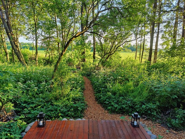 Luxury Tent Raven | Premium bedding, pillowtop beds, individually decorated