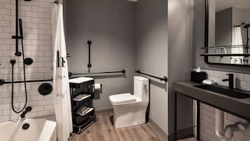 Un baño moderno con ducha, inodoro y lavamanos.
