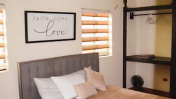 4 bedrooms, iron/ironing board, WiFi, bed sheets