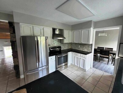 Specious Kamloops House for relaxation with great view in prestigious Sahali. 