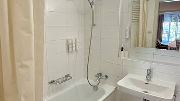 Apartemen | Kamar mandi | Handuk