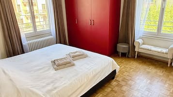 Apartment | 2 bedrooms, desk, iron/ironing board, free WiFi