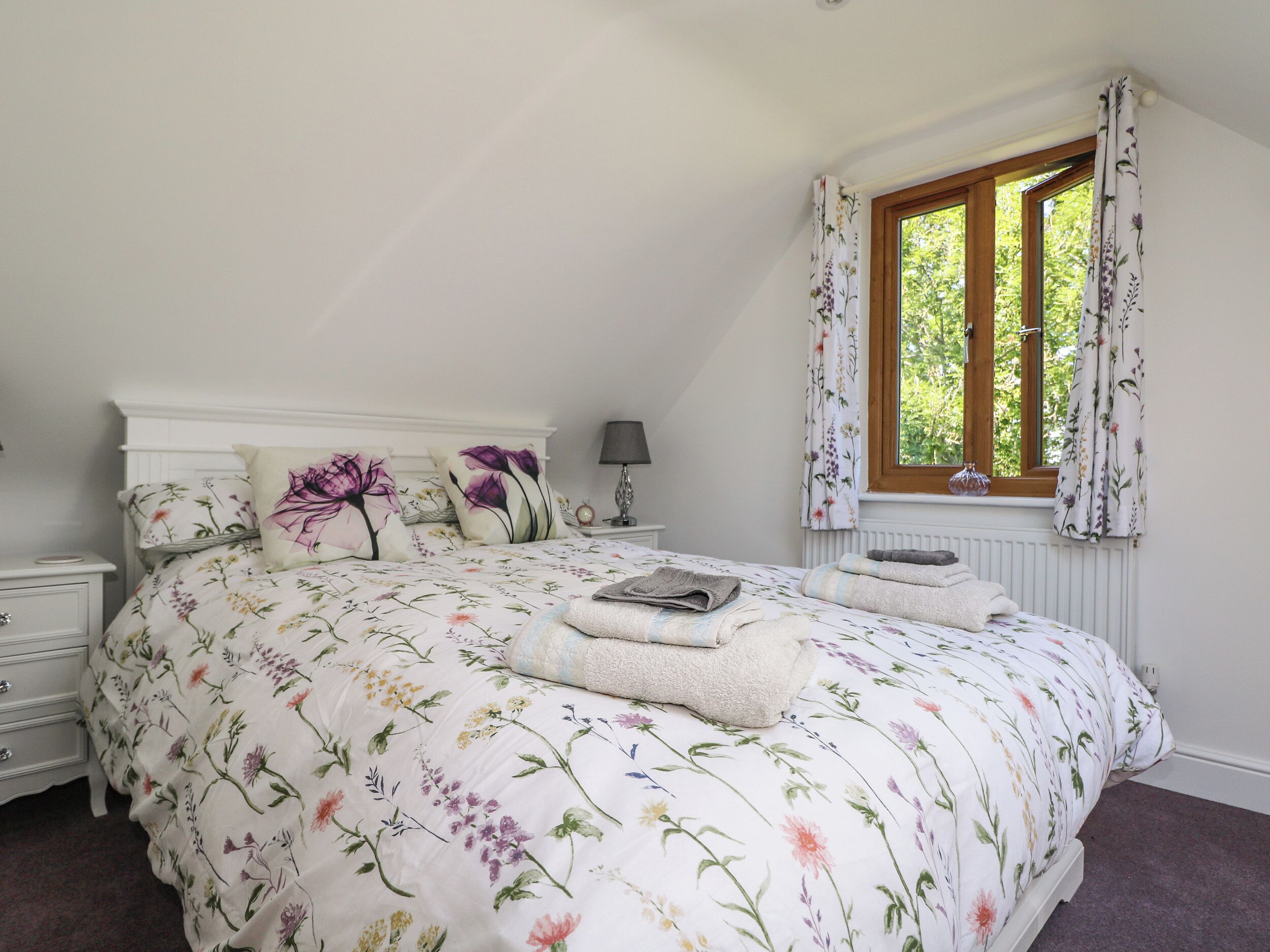 2 bedrooms, individually decorated, individually furnished, free WiFi