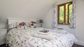 2 bedrooms, individually decorated, individually furnished, free WiFi