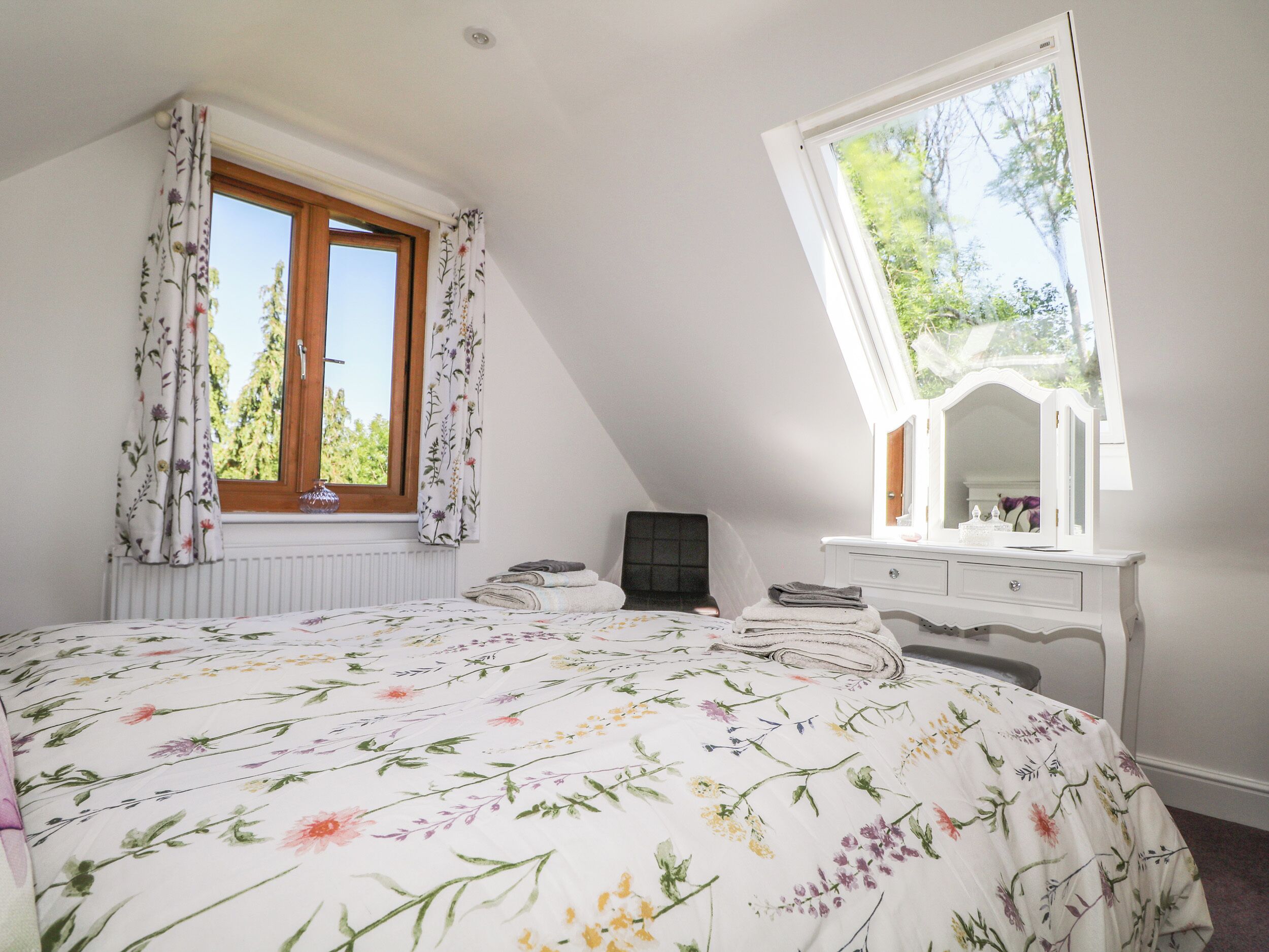 2 bedrooms, individually decorated, individually furnished, free WiFi