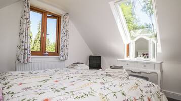 2 bedrooms, individually decorated, individually furnished, free WiFi