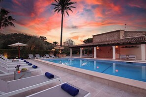 Outdoor pool - Villa La Mola, im Nordwesten Mallorcas, Nähe Pollenca. Gehobene Ausstattung. A/C (Cala San Vicente)