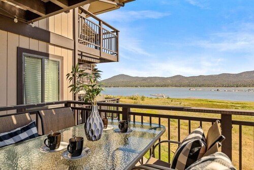 Forest Shores Condo Lakefront at the Village - Walk to Village