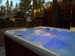 Outdoor spa tub - Charming, cozy and rustic cabin! (Big Bear)