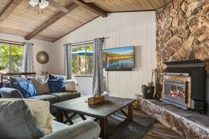 TV, fireplace, stereo