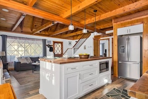 Interior - Pet Friendly With A Hot Tub In Big Bear Lake (Big Bear Lake)