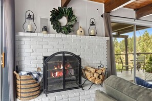 Interior - Boasting a pristine location just a short walk to the ski slopes (Big Bear Lake)