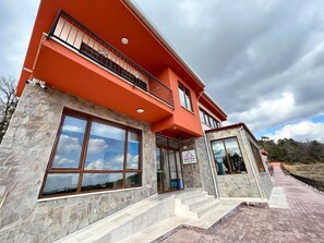Front of property - La Vie En Rose Otel by Söğütdağı (Keçiborlu)