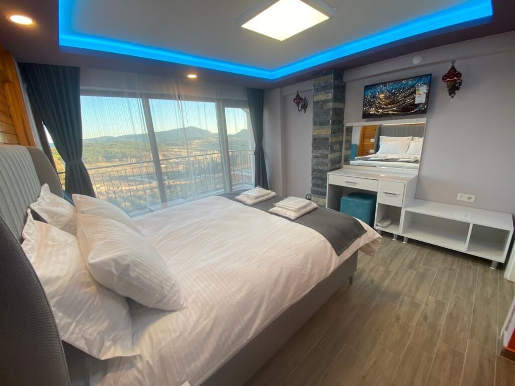 Minibar con artículos gratuitos y caja de seguridad en la habitación 