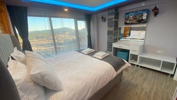 Minibar con artículos gratuitos y caja de seguridad en la habitación