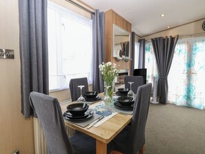 Dining - Seashell Lodge, 50 Foxburrow Hang (Great Yarmouth)