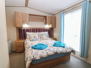 Cottage | Interior - Seashell Lodge, 50 Foxburrow Hang (Great Yarmouth)