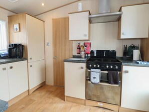 Private kitchen - Seashell Lodge, 50 Foxburrow Hang (Great Yarmouth)